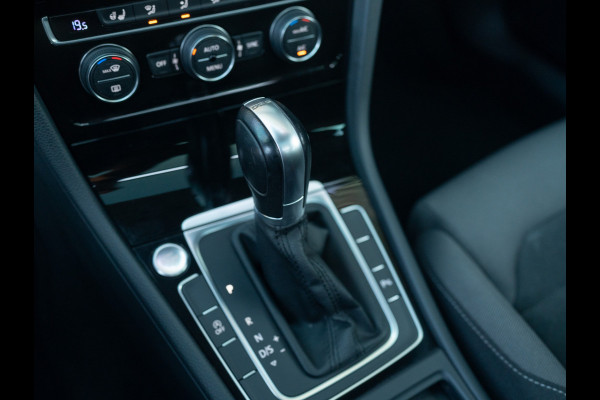 Volkswagen Golf 1.5 TSI Highline Business R | Panodak | Groot Navi | Trekhaak afnb. | Keyless | Prijs Rijklaar!!