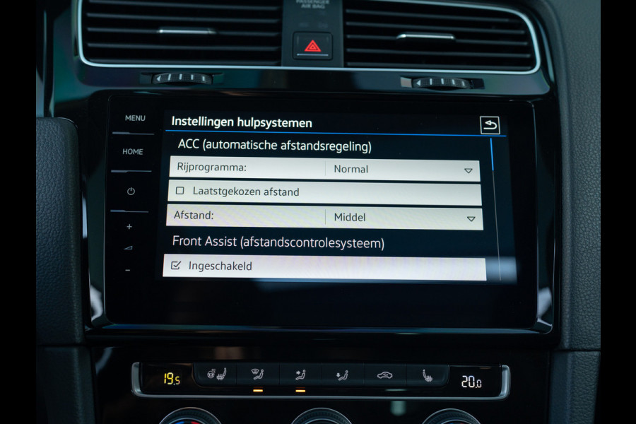 Volkswagen Golf 1.5 TSI Highline Business R | Panodak | Groot Navi | Trekhaak afnb. | Keyless | Prijs Rijklaar!!