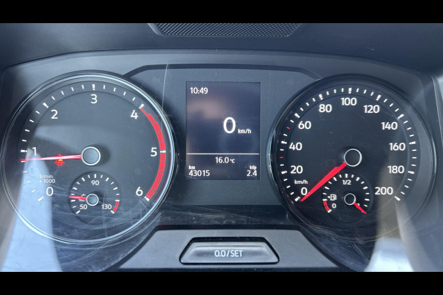 Volkswagen Crafter L3H3 2.0 TDI 140pk 3.5T Highline / Geveerde stoel / Camera / Trekhaak / App Connect