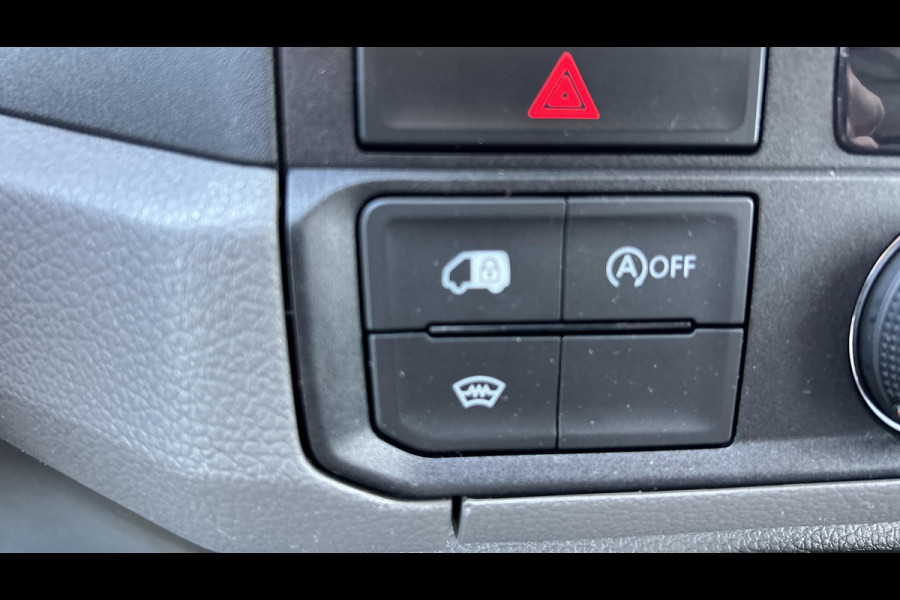Volkswagen Crafter L3H3 2.0 TDI 140pk 3.5T Highline / Geveerde stoel / Camera / Trekhaak / App Connect