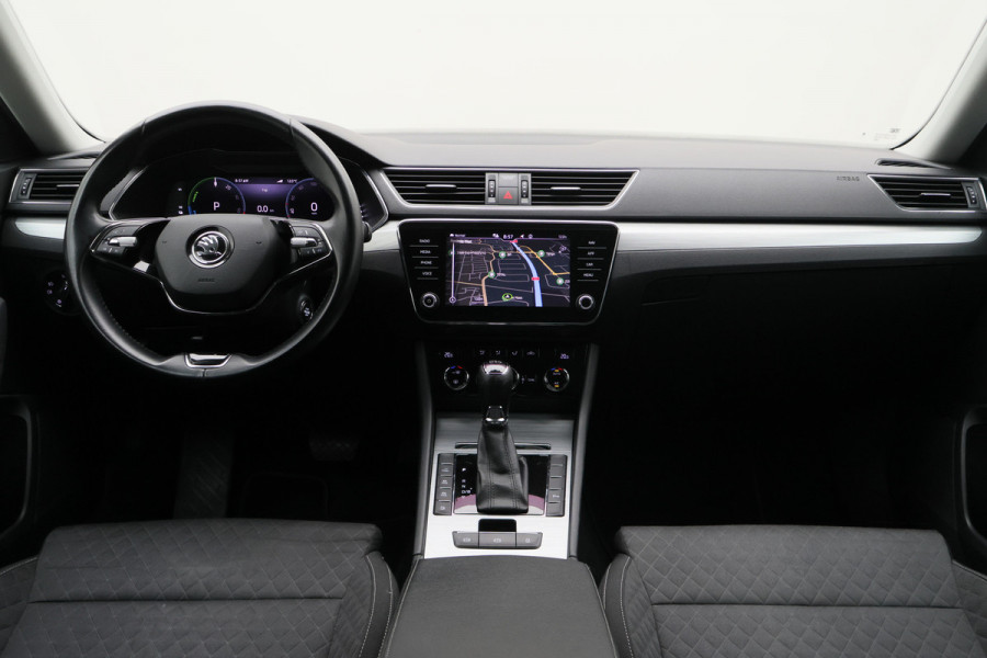 Škoda Superb Combi 1.4 TSI PHEV Sportline Business SOH 100%, Virtual Cockpit, Keyless, Camera, Apple Carplay, PDC, 18"