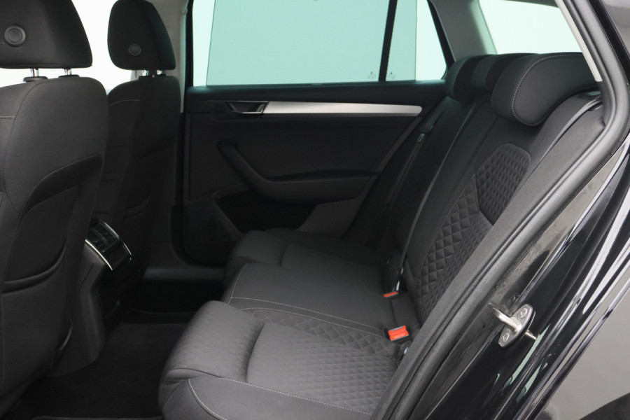 Škoda Superb Combi 1.4 TSI PHEV Sportline Business SOH 100%, Virtual Cockpit, Keyless, Camera, Apple Carplay, PDC, 18"
