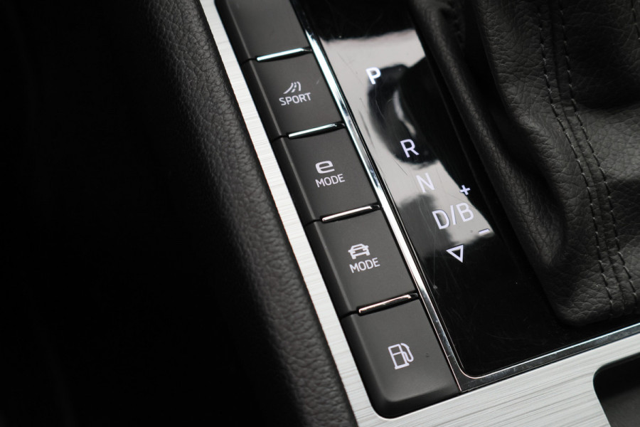 Škoda Superb Combi 1.4 TSI PHEV Sportline Business SOH 100%, Virtual Cockpit, Keyless, Camera, Apple Carplay, PDC, 18"