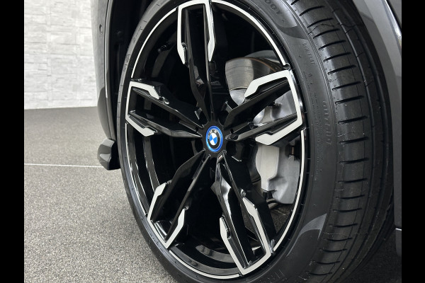 BMW iX3 M-Sport 80 kWh | 99% SOH | Panorama | ACC | 360 Camera | Harman-Kardon | Leder | Memory | Sfeerverlichting | Keyless-Entry | Head-Up | 3-Zone Clima | Stuurverwarming | Carplay | LED | Rijklaar incl. Bovag garantie