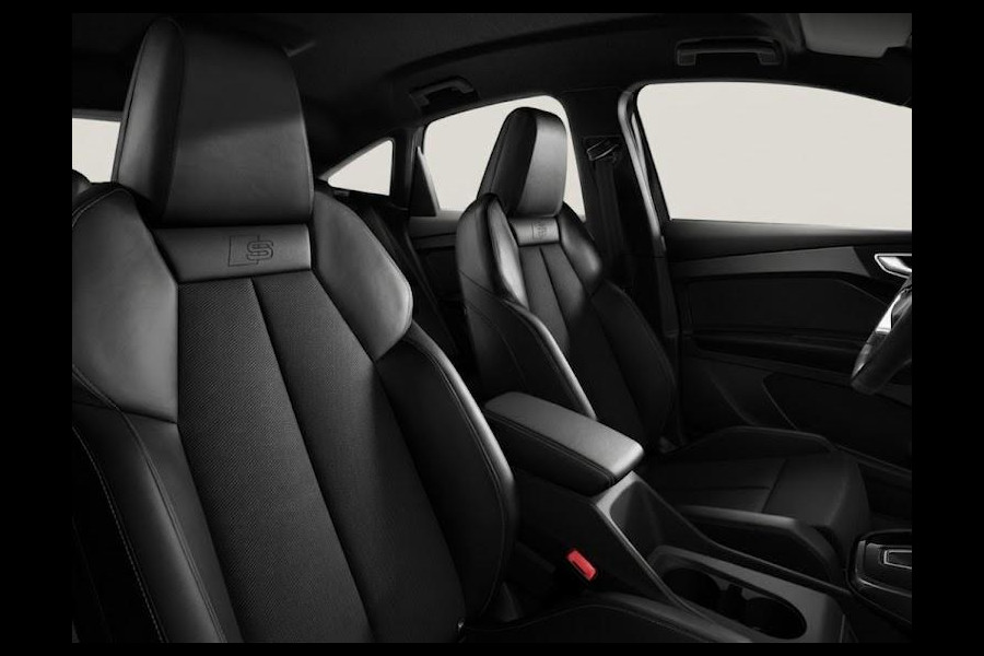 Audi Q4 Sportback e-tron 45 S edition Competition 82 kWh 286 pk | Assistentiepakket plus | Optiekpakket zwart plus | Ambient lichtpakket | Stoelverwarming voor |