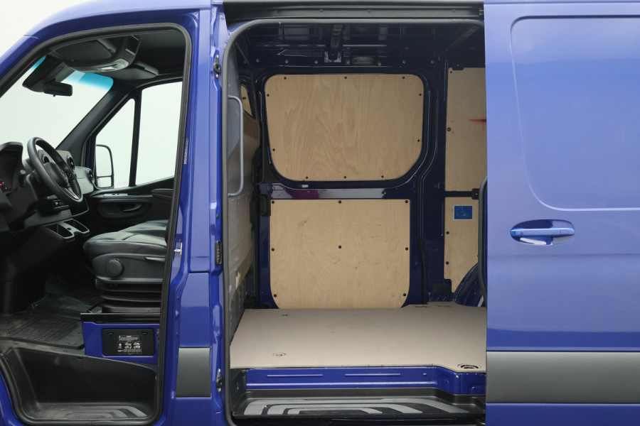 Mercedes-Benz Sprinter 317 L1H1 RWD Automaat 2x schuifdeur, 3-zits, Leer, Trekhaak, Apple Carplay, LED