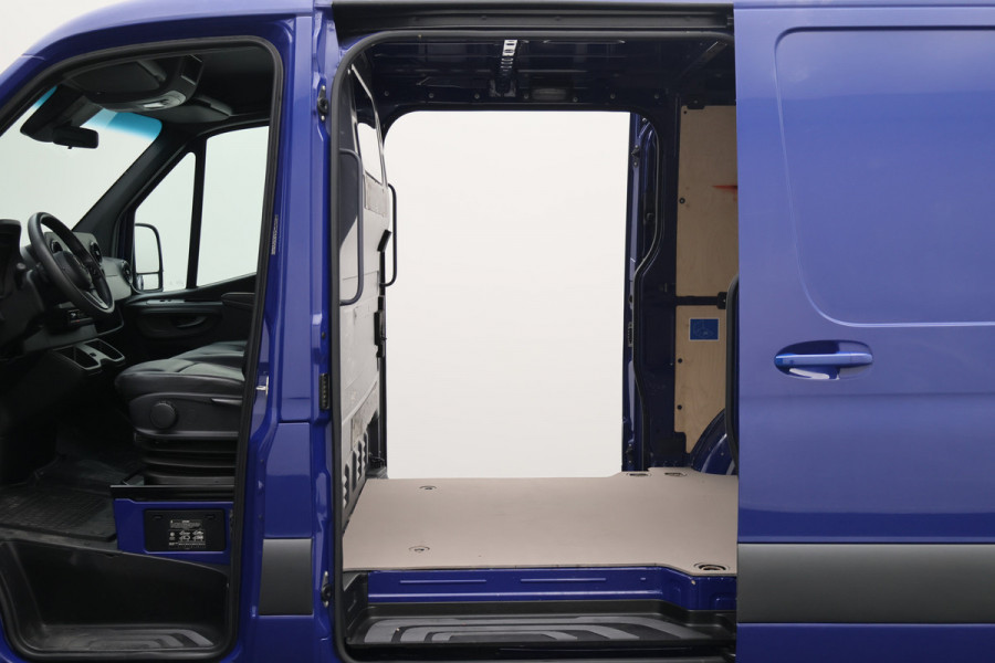 Mercedes-Benz Sprinter 317 L1H1 RWD Automaat 2x schuifdeur, 3-zits, Leer, Trekhaak, Apple Carplay, LED