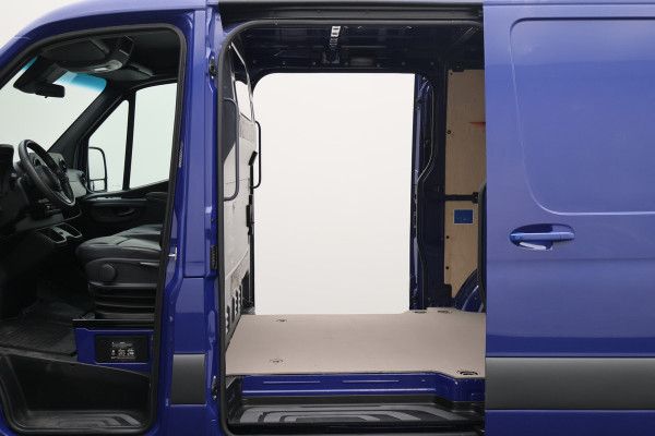 Mercedes-Benz Sprinter 317 L1H1 RWD Automaat 2x schuifdeur, 3-zits, Leer, Trekhaak, Apple Carplay, LED