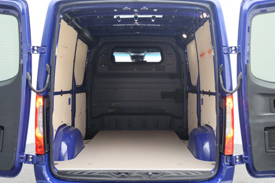 Mercedes-Benz Sprinter 317 L1H1 RWD Automaat 2x schuifdeur, 3-zits, Leer, Trekhaak, Apple Carplay, LED