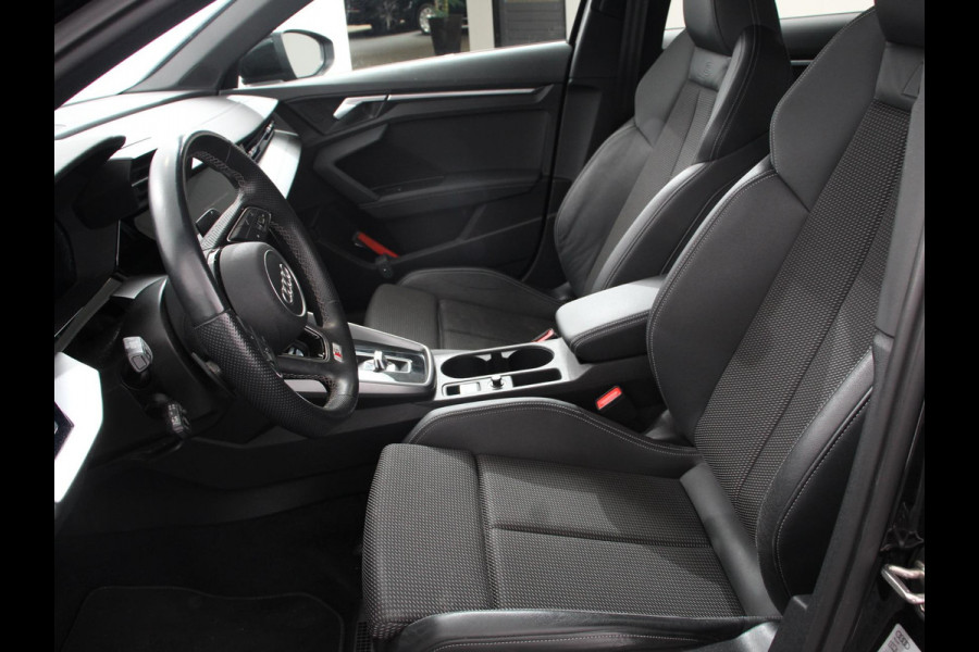Audi A3 Sportback 30 TFSI S edition S-tronic Navigatie Apple Carplay/Android Auto Parkeersensoren Adaptive Cruise Control Full Led Climate Control Virtual Cockpit Lichtmetalen velgen