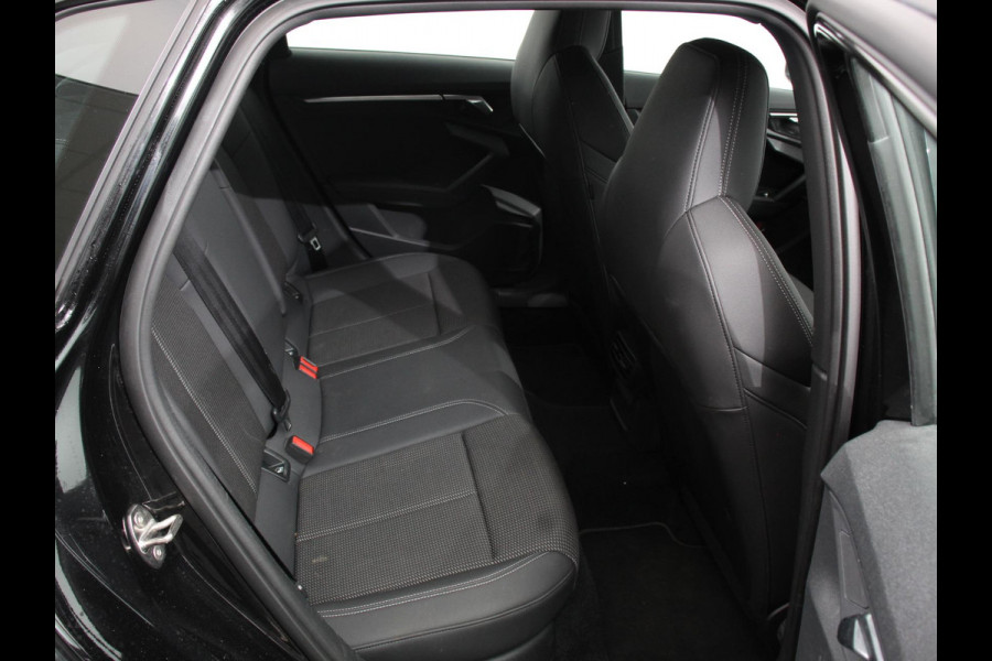 Audi A3 Sportback 30 TFSI S edition S-tronic Navigatie Apple Carplay/Android Auto Parkeersensoren Adaptive Cruise Control Full Led Climate Control Virtual Cockpit Lichtmetalen velgen