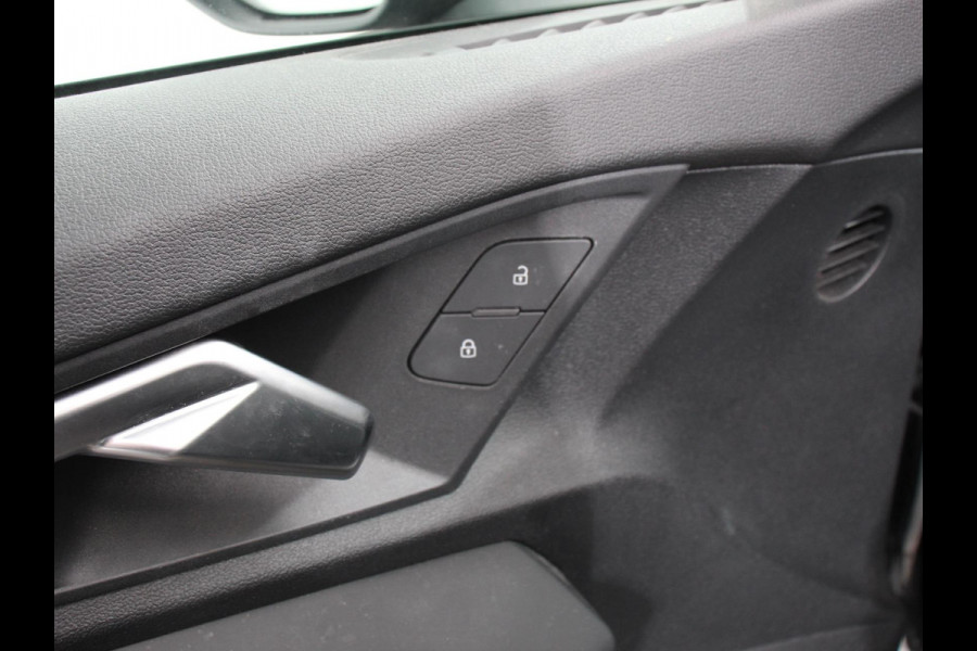 Audi A3 Sportback 30 TFSI S edition S-tronic Navigatie Apple Carplay/Android Auto Parkeersensoren Adaptive Cruise Control Full Led Climate Control Virtual Cockpit Lichtmetalen velgen