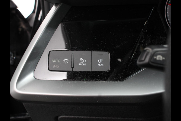Audi A3 Sportback 30 TFSI S edition S-tronic Navigatie Apple Carplay/Android Auto Parkeersensoren Adaptive Cruise Control Full Led Climate Control Virtual Cockpit Lichtmetalen velgen