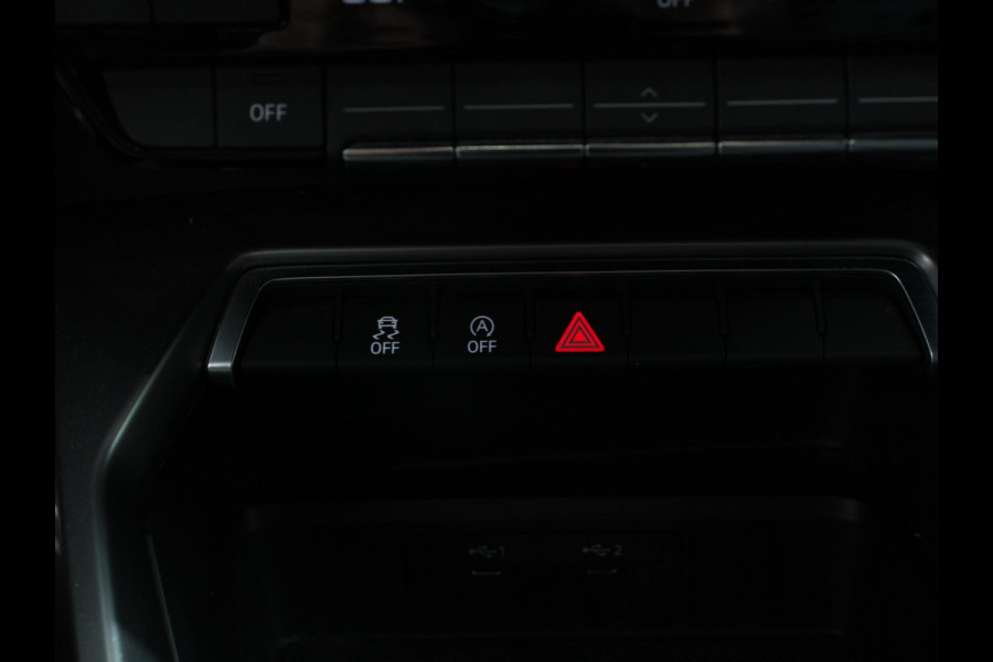 Audi A3 Sportback 30 TFSI S edition S-tronic Navigatie Apple Carplay/Android Auto Parkeersensoren Adaptive Cruise Control Full Led Climate Control Virtual Cockpit Lichtmetalen velgen