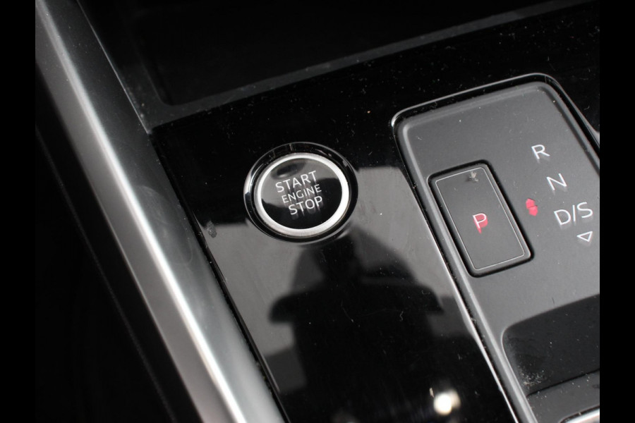 Audi A3 Sportback 30 TFSI S edition S-tronic Navigatie Apple Carplay/Android Auto Parkeersensoren Adaptive Cruise Control Full Led Climate Control Virtual Cockpit Lichtmetalen velgen