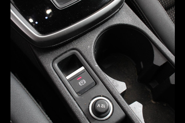 Audi A3 Sportback 30 TFSI S edition S-tronic Navigatie Apple Carplay/Android Auto Parkeersensoren Adaptive Cruise Control Full Led Climate Control Virtual Cockpit Lichtmetalen velgen