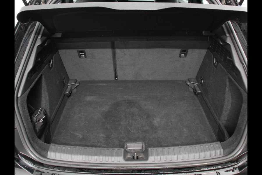 Audi A3 Sportback 30 TFSI S edition S-tronic Navigatie Apple Carplay/Android Auto Parkeersensoren Adaptive Cruise Control Full Led Climate Control Virtual Cockpit Lichtmetalen velgen