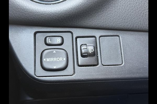Toyota Yaris 1.5 Full Hybrid Dynamic | Lichtmetalen velgen, Parkeercamera, Licht + Regensensor, Cruise control, Climate control