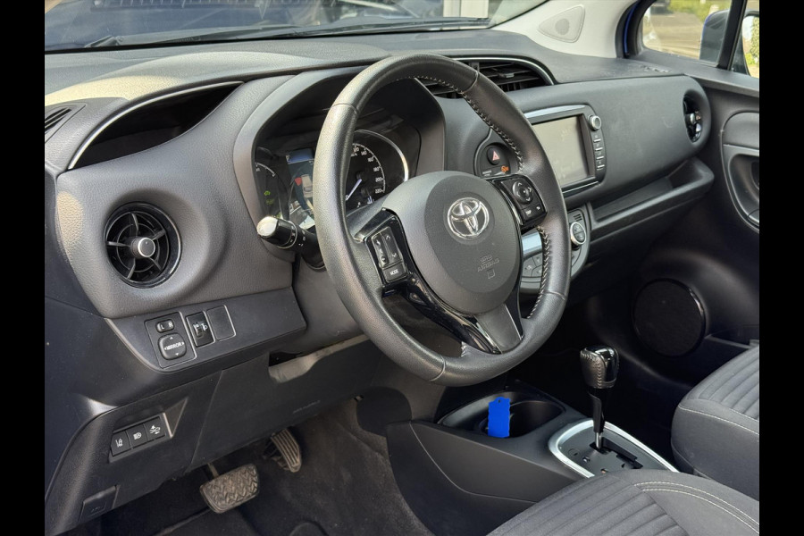 Toyota Yaris 1.5 Full Hybrid Dynamic | Lichtmetalen velgen, Parkeercamera, Licht + Regensensor, Cruise control, Climate control