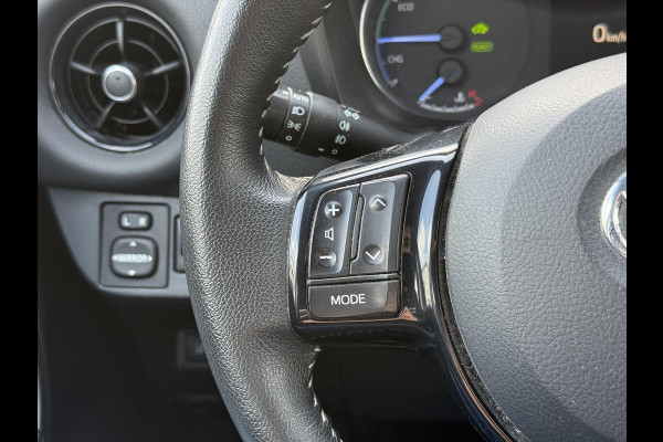Toyota Yaris 1.5 Full Hybrid Dynamic | Lichtmetalen velgen, Parkeercamera, Licht + Regensensor, Cruise control, Climate control