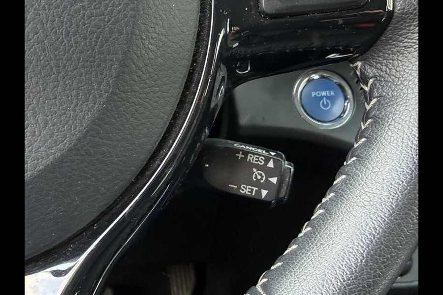 Toyota Yaris 1.5 Full Hybrid Dynamic | Lichtmetalen velgen, Parkeercamera, Licht + Regensensor, Cruise control, Climate control