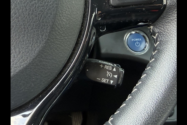 Toyota Yaris 1.5 Full Hybrid Dynamic | Lichtmetalen velgen, Parkeercamera, Licht + Regensensor, Cruise control, Climate control