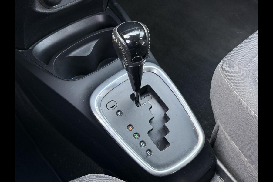 Toyota Yaris 1.5 Full Hybrid Dynamic | Lichtmetalen velgen, Parkeercamera, Licht + Regensensor, Cruise control, Climate control