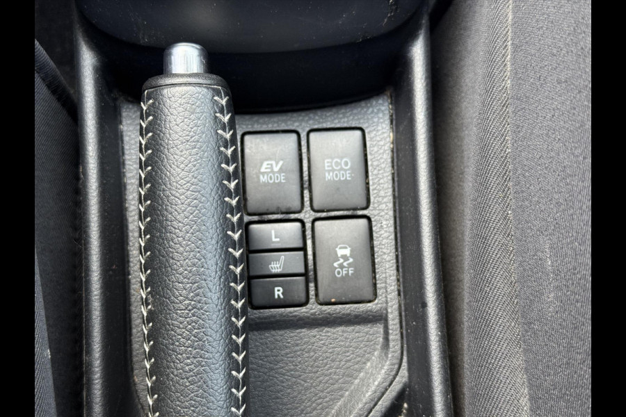 Toyota Yaris 1.5 Full Hybrid Dynamic | Lichtmetalen velgen, Parkeercamera, Licht + Regensensor, Cruise control, Climate control