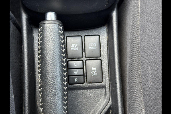 Toyota Yaris 1.5 Full Hybrid Dynamic | Lichtmetalen velgen, Parkeercamera, Licht + Regensensor, Cruise control, Climate control