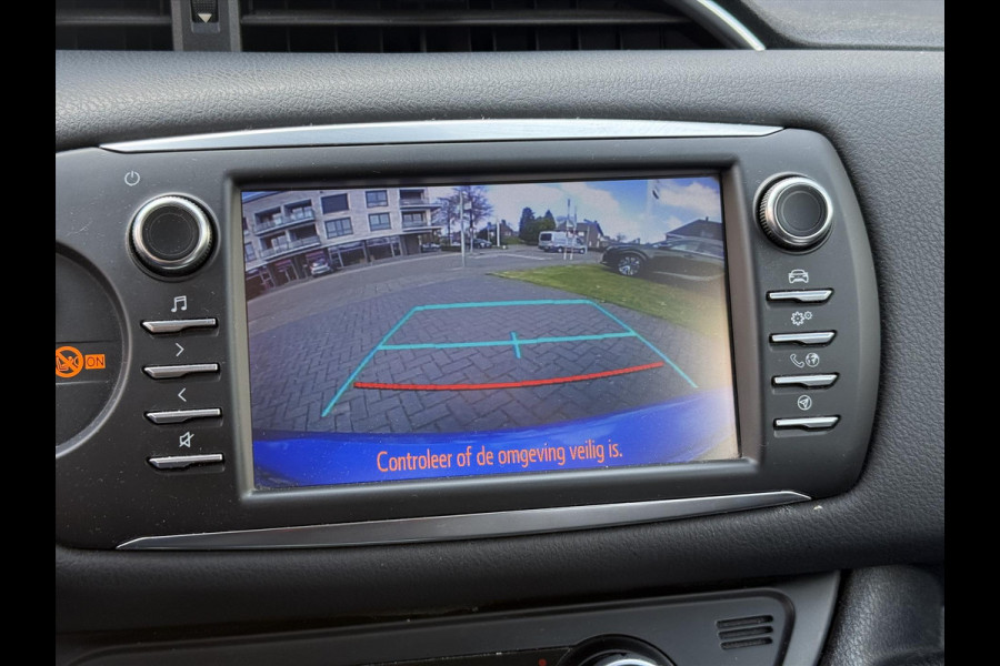 Toyota Yaris 1.5 Full Hybrid Dynamic | Lichtmetalen velgen, Parkeercamera, Licht + Regensensor, Cruise control, Climate control
