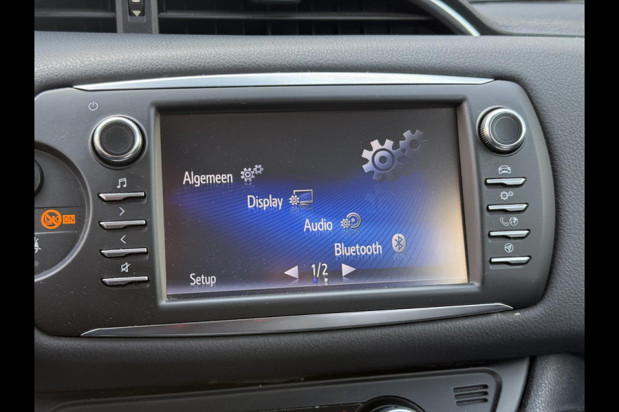 Toyota Yaris 1.5 Full Hybrid Dynamic | Lichtmetalen velgen, Parkeercamera, Licht + Regensensor, Cruise control, Climate control