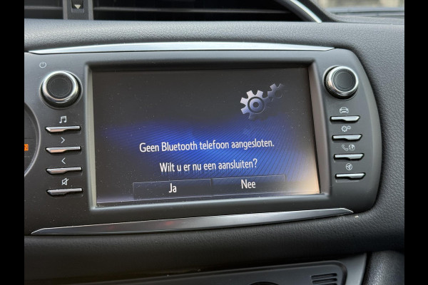 Toyota Yaris 1.5 Full Hybrid Dynamic | Lichtmetalen velgen, Parkeercamera, Licht + Regensensor, Cruise control, Climate control