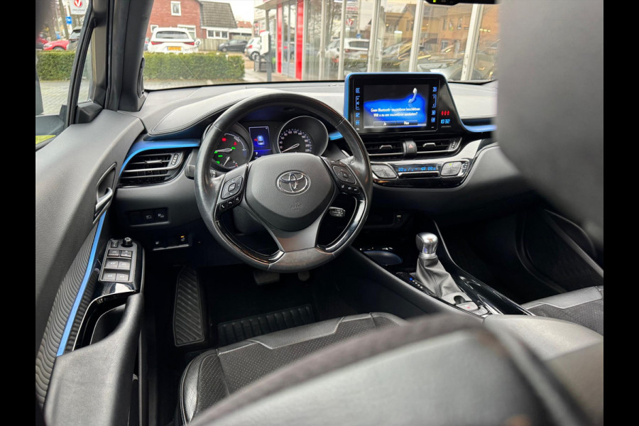 Toyota C-HR 1.8 Hybrid Bi-Tone Plus | JBL, Led Pakket, Half leer/Alcantara, Dodehoekherkenning, parkeersensoren, Stuurverwarming