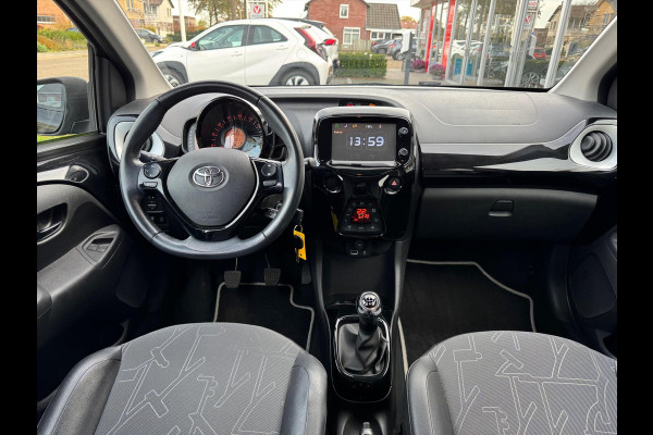 Toyota Aygo 1.0 VVT-i X-Joy | Eerste eigenaar, Lichtmetalen velgen, Climate control, Privacy glass, Nieuw geleverd & onderhouden