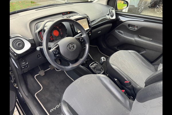 Toyota Aygo 1.0 VVT-i X-Joy | Eerste eigenaar, Lichtmetalen velgen, Climate control, Privacy glass, Nieuw geleverd & onderhouden