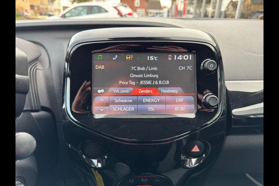 Toyota Aygo 1.0 VVT-i X-Joy | Eerste eigenaar, Lichtmetalen velgen, Climate control, Privacy glass, Nieuw geleverd & onderhouden