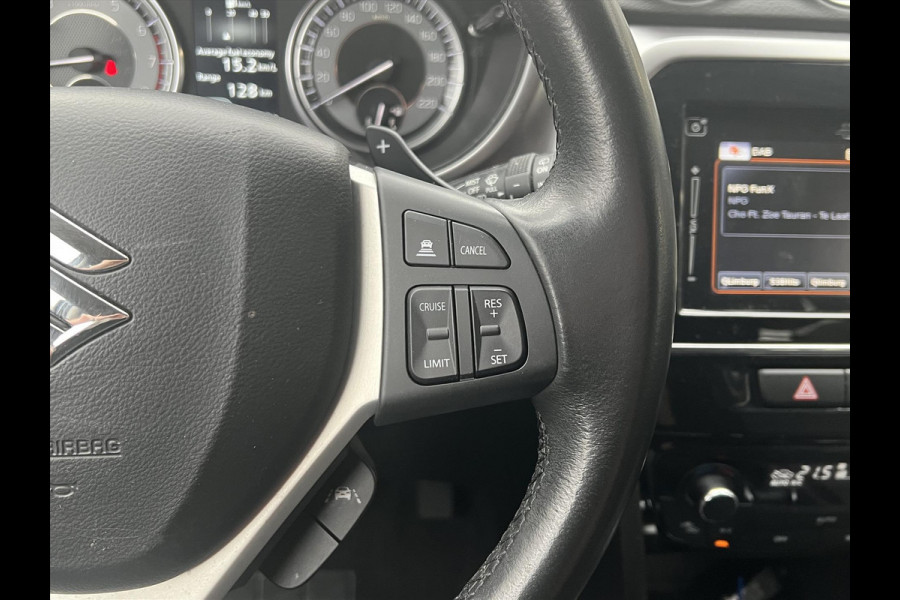 Suzuki Vitara 1.5 Hybrid Automaat Select Bi-Tone | Eerste eigenaar, Trekhaak, Dodehoekherkenning, Stoelverwarming, 17 inch, LED