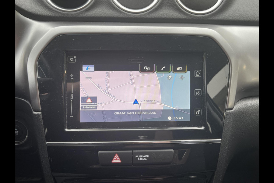 Suzuki Vitara 1.5 Hybrid Automaat Select Bi-Tone | Eerste eigenaar, Trekhaak, Dodehoekherkenning, Stoelverwarming, 17 inch, LED