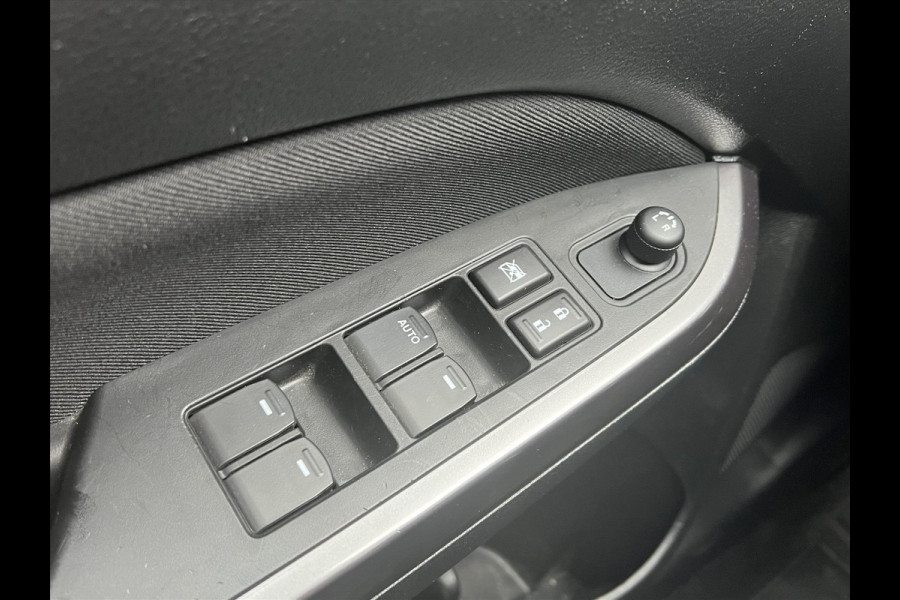 Suzuki Vitara 1.5 Hybrid Automaat Select Bi-Tone | Eerste eigenaar, Trekhaak, Dodehoekherkenning, Stoelverwarming, 17 inch, LED