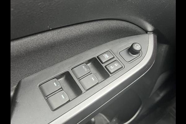 Suzuki Vitara 1.5 Hybrid Automaat Select Bi-Tone | Eerste eigenaar, Trekhaak, Dodehoekherkenning, Stoelverwarming, 17 inch, LED