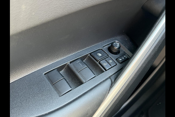 Toyota Corolla Cross 2.0 High Power Hybrid Style | Elektrische achterklep, Dodehoekherkenning, 18 inch, Stoel + Stuurverwarming