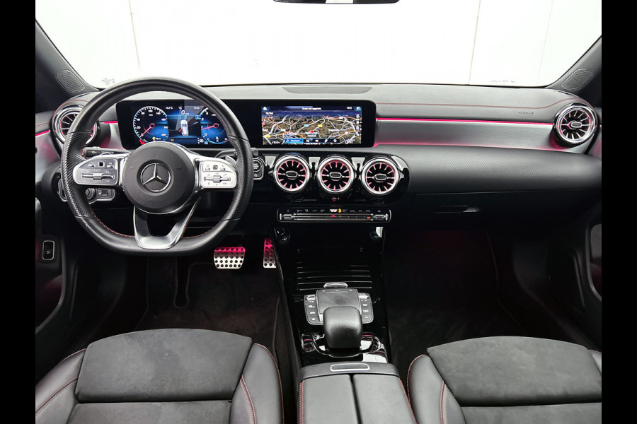 Mercedes-Benz CLA-Klasse Shooting Brake 200 Business Solution AMG AMG line | Night Pakket | Ledkoplampen | Sfeerverlichting | Stoelverwarming. Inclusief 24 maanden Mercedes-Benz Certified garantie voor Europa.