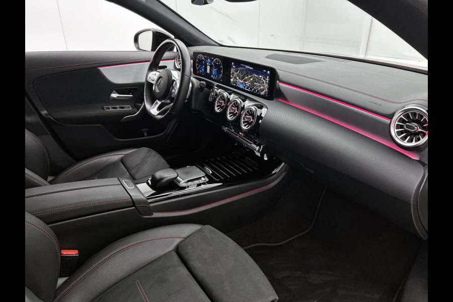 Mercedes-Benz CLA-Klasse Shooting Brake 200 Business Solution AMG AMG line | Night Pakket | Ledkoplampen | Sfeerverlichting | Stoelverwarming. Inclusief 24 maanden Mercedes-Benz Certified garantie voor Europa.