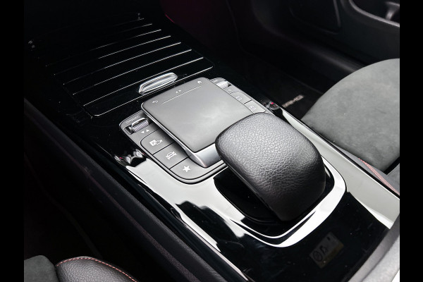 Mercedes-Benz CLA-Klasse Shooting Brake 200 Business Solution AMG AMG line | Night Pakket | Ledkoplampen | Sfeerverlichting | Stoelverwarming. Inclusief 24 maanden Mercedes-Benz Certified garantie voor Europa.