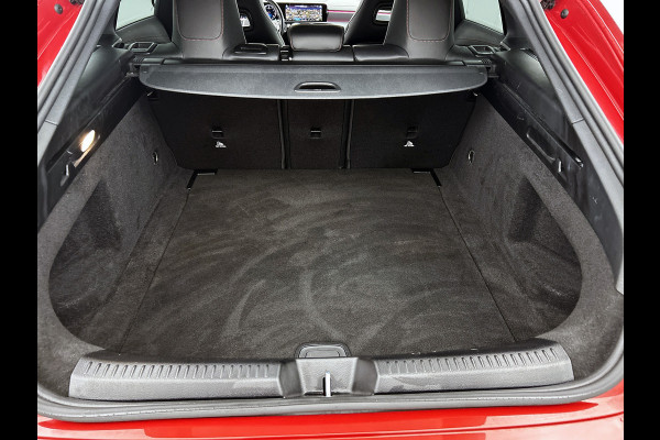 Mercedes-Benz CLA-Klasse Shooting Brake 200 Business Solution AMG AMG line | Night Pakket | Ledkoplampen | Sfeerverlichting | Stoelverwarming. Inclusief 24 maanden Mercedes-Benz Certified garantie voor Europa.