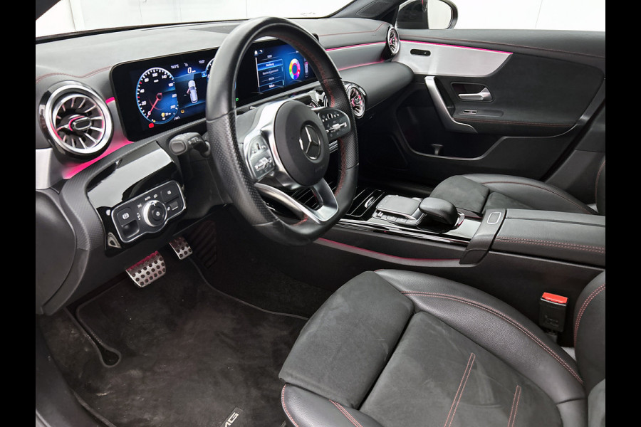 Mercedes-Benz CLA-Klasse Shooting Brake 200 Business Solution AMG AMG line | Night Pakket | Ledkoplampen | Sfeerverlichting | Stoelverwarming. Inclusief 24 maanden Mercedes-Benz Certified garantie voor Europa.