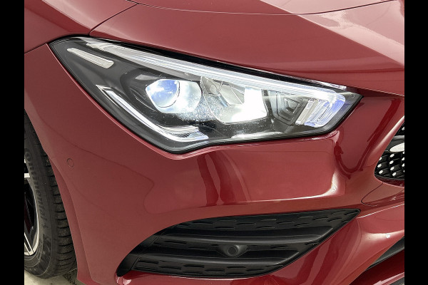 Mercedes-Benz CLA-Klasse Shooting Brake 200 Business Solution AMG AMG line | Night Pakket | Ledkoplampen | Sfeerverlichting | Stoelverwarming. Inclusief 24 maanden Mercedes-Benz Certified garantie voor Europa.
