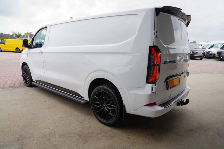Ford E-Transit Cust. 320L L2H1 Limited 65 kWh 160KW/218PK Automaat met POWERPACK Nr. V029 | Airco | Cruise | Apple CP| 20"LM velgen | Trekhaak | Spoilers DEMO