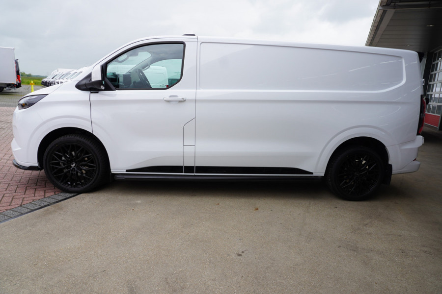 Ford E-Transit Cust. 320L L2H1 Limited 65 kWh 160KW/218PK Automaat met POWERPACK Nr. V029 | Airco | Cruise | Apple CP| 20"LM velgen | Trekhaak | Spoilers DEMO
