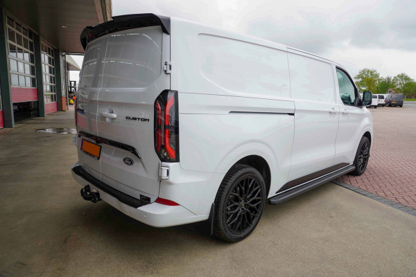 Ford E-Transit Cust. 320L L2H1 Limited 65 kWh 160KW/218PK Automaat met POWERPACK Nr. V029 | Airco | Cruise | Apple CP| 20"LM velgen | Trekhaak | Spoilers DEMO